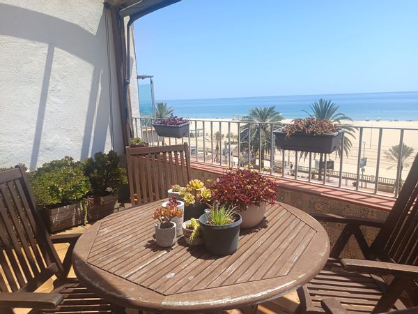 Duplex on the beach, 22 minutes from downtown Barcelona