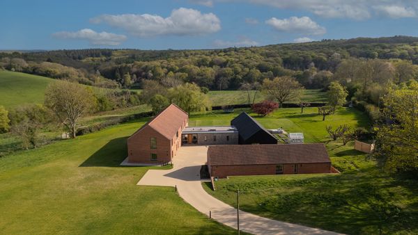 A large family friendly home, near Henley-on-Thames, in an Area of Outstanding Natural Beauty.