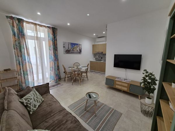 Casa indipendente per famiglie vicino al centro di Bari , vicino aeroporto Carlo Woytila e il mare.
