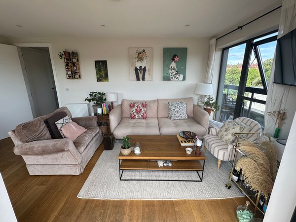 2 bed flat in East Dulwich, 15-mins from Ldn Bridge. Lovely community with independent cafes etc.