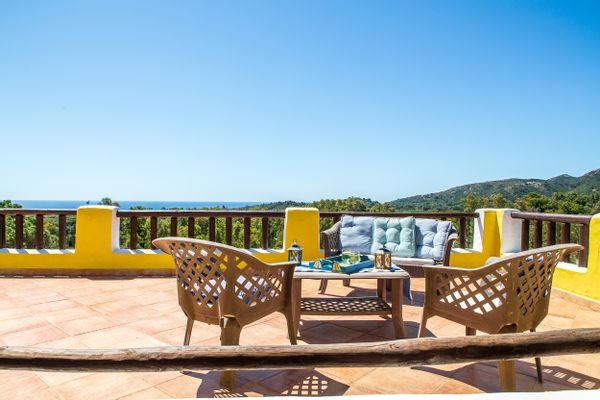 Casa di Francesca Grande casa a schiera sulla collina, con doppia terrazza panoramica sul mare