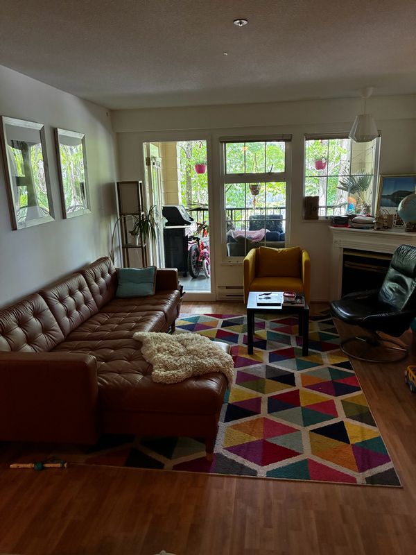 Bright + Super Walkable 2-bed | near Vancouver, beaches, skiing, library, town ctr & public transit