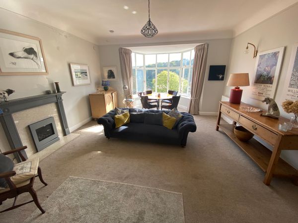 Seaside Apartment. Private parking, sleeps 4 with lovely gardens and a  2 minute walk to the beach.