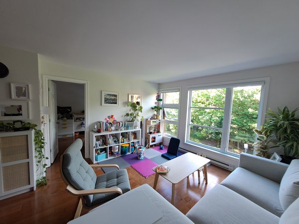 Modern 2 bedroom flat, perfect for a small family or remote working