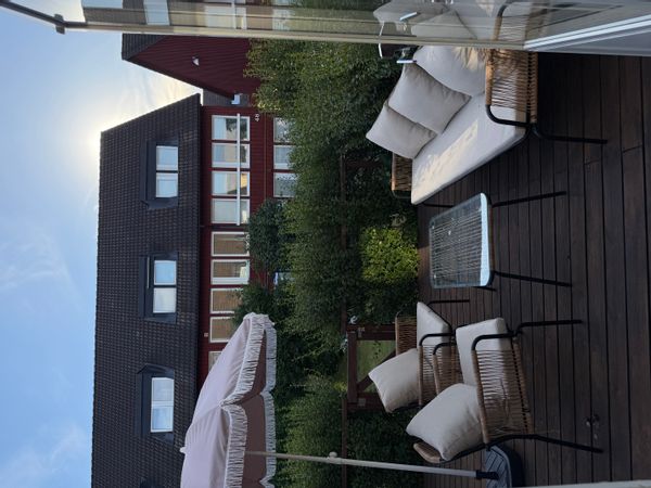 Casa di famiglia con giardino tra foreste, laghi e il centro di Stoccolma

Disponibile 11-18 luglio