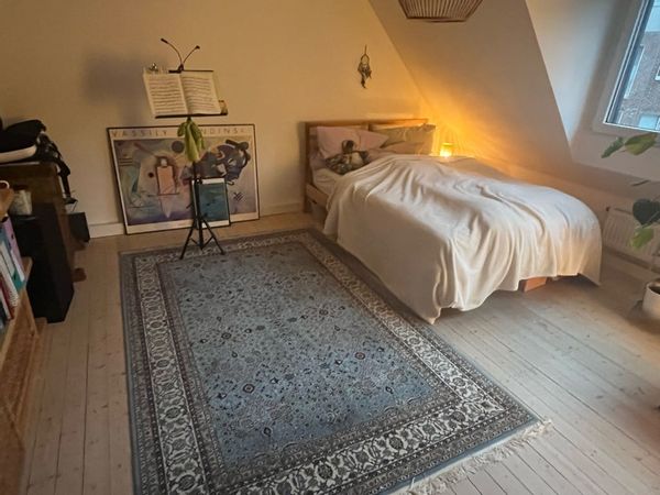 Spacious, light-filled private room in the heart of Witten.
