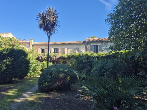 Maison ancienne type Longère à 2 pas des remparts d' Avignon