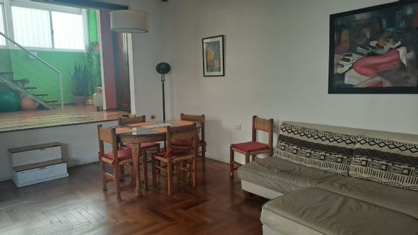 Habitación privada en apartamento amplio, a pasos del Parque Centenario en el centro de Buenos Aires