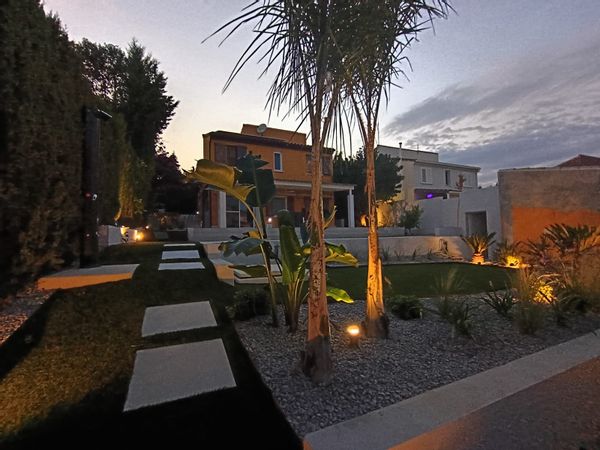 Exclusiva casa unifamiliar en entorno natural privilegiado, con piscina y jardín privado