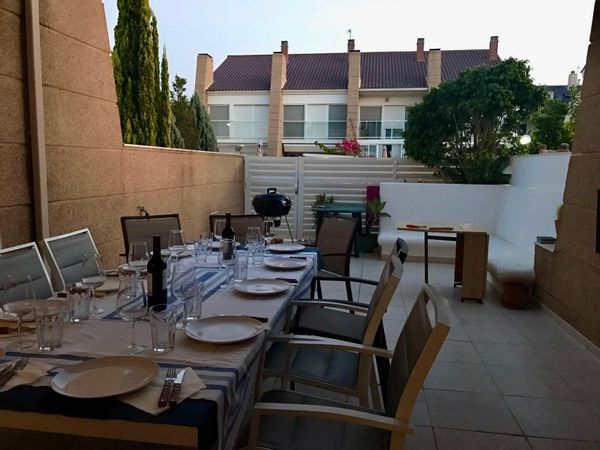 Casa en segunda línea de playa, con piscina compartida :)