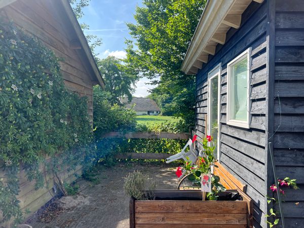 Centraal gelegen TinyHouse. Zowel direct bij natuurgebieden als bij  mooie steden zoals Amsterdam