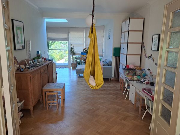 "Family-friendly and green Louvain home—Dora the cat seeks guests!"