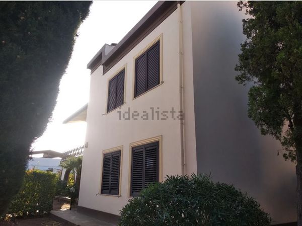 Villa con disponibilita' di camere vicino Cagliari