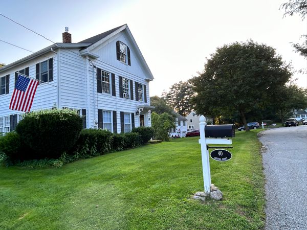 1865 New England Farm House close to ocean,mountains, Boston, skiing, shopping, fabulous folliage!