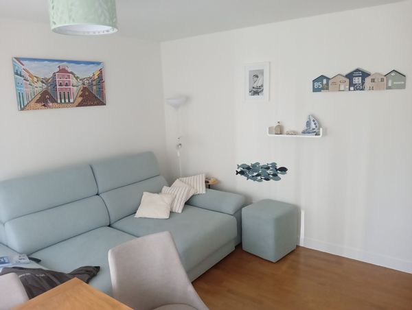 Piso en una zona muy próxima a la ciudad de A Coruña, recién reformado y con todas las comodidades.