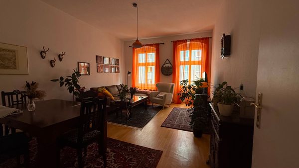 Cozy, spacious and quiet apartment in Berlin with a bedroom and a living room