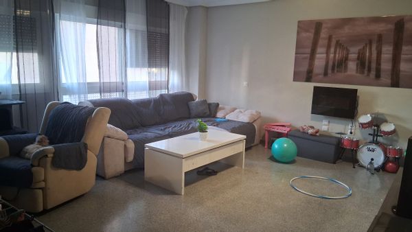 Casa de Olga  Piso en plena playa San juan con 3 dormitorios. Cerca del tram, zona amplia