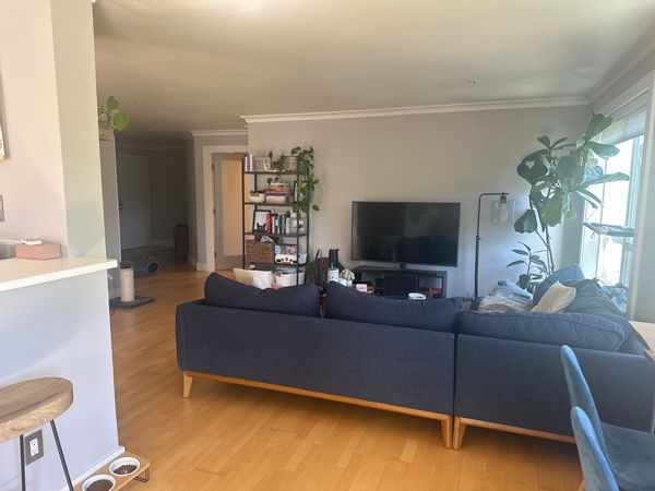 2 bed, 2 bath in heart of Greenwood Neighborhood.  Walk to everything!