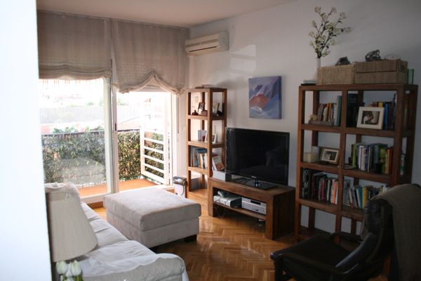 Casa de Manuel. Es un piso donde vivimos. Con todo lo necesario
