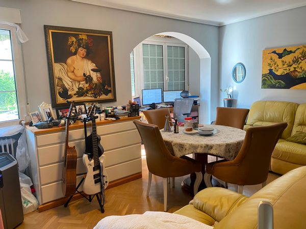 2-flat bedroom near a metro Station. 25 minutes from downtown. Safe neighborhood, many stores nearby