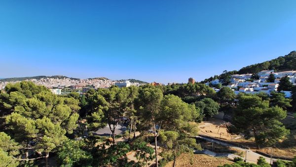 Wohnung mit super Aussicht in Barcelona, neben einem Naturpark und 25 Minuten vom Zentrum entfernt.