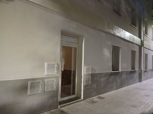 Habitación privada de matrimonio   individual y acceso a zonas comunes con baño y cocina compartida