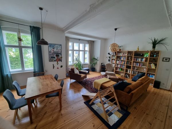Spatious, family-friendly flat in a quiet neighbourhood; nature and tourist attractions both nearby