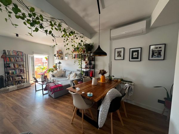 Sun-filled open home by Madrid's Chinatown