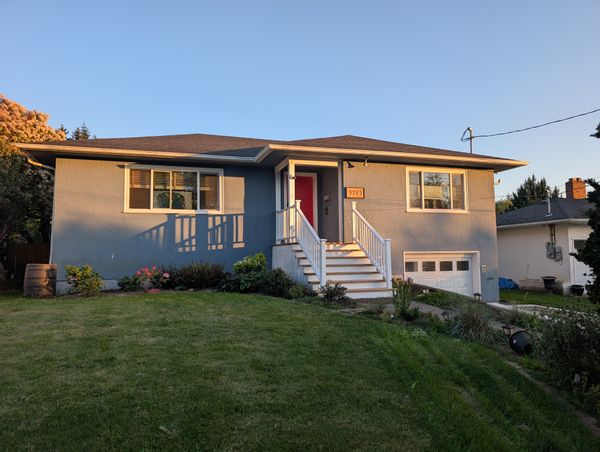 Charming, recently renovated 2 floor family home with huge private back yard, in central Victoria.