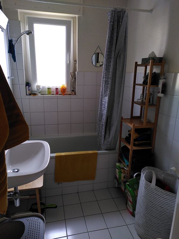 Sunny apartment with balcony, full kitchen, and cozy living space