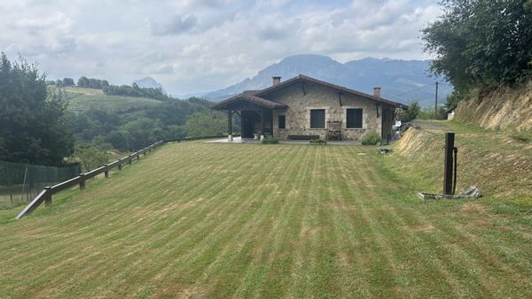 Nature & Tranquility in Bizkaia: Detached House with Garden, BBQ Next to the Mountains