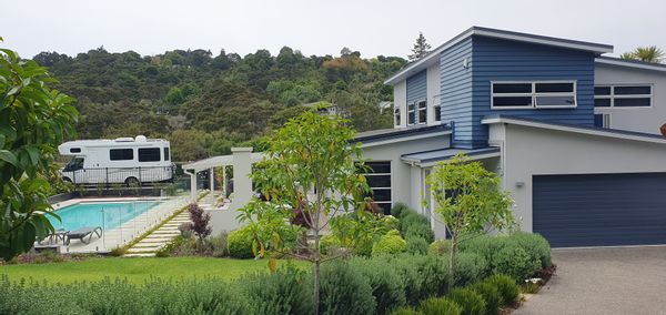 Very comfortable, well-equipped home with a private pool and spa in a beautiful natural setting