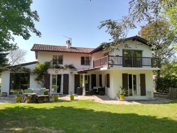 Véroniques hus