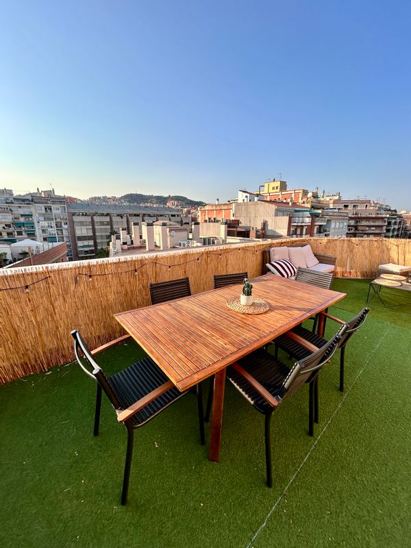 2 bedroom + sofa bed penthouse Private terrace with bbq and Sagrada Familia views
