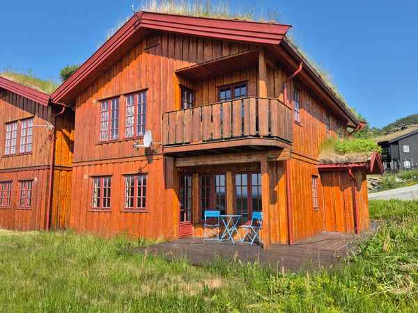 Centrally located apartment in Beitostølen with 3 bedrooms and 7 beds.