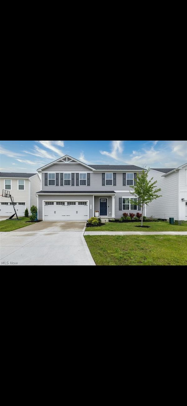 Family friendly home in Lorain, minutes away from Lake
