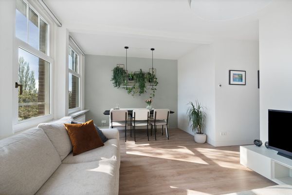 Bright top-floor apartment in De Baarsjes, Amsterdam (West)