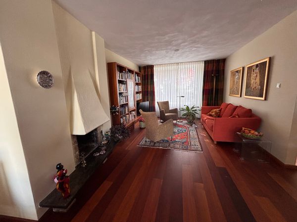 Bright modern home near Amsterdam, metro, shopping & green surroundings