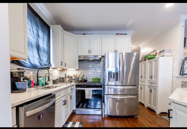 3 bedroom single family home in downtown neighborhood. Convenient to all things Nashville.