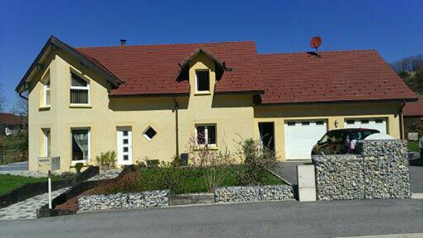maison de Julien Jura avec piscine au cœur du pays des lacs