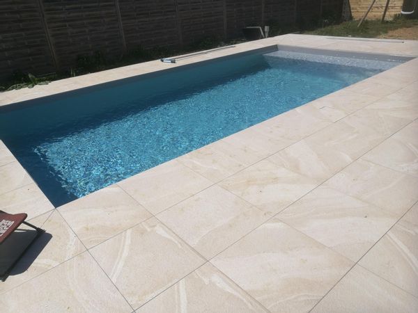 Maison entre château et océan