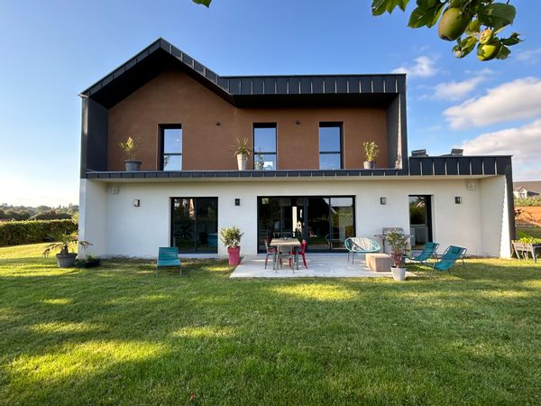Maison contemporaine et lumineuse pour une pause nature en Normandie