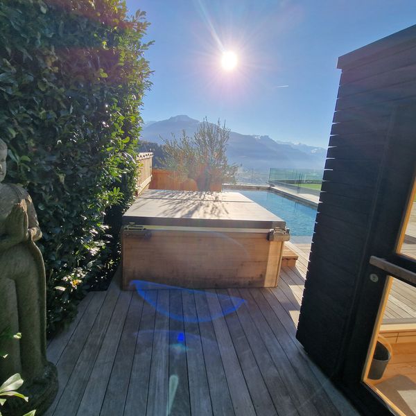 2 Appartements et 1 studio , maximum 5 personnes avec piscine, spa et sauna.