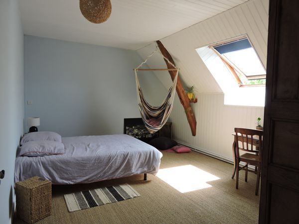 Une ou deux chambres privées dans grande maison en pierre au calme absolu sur 10 hectares