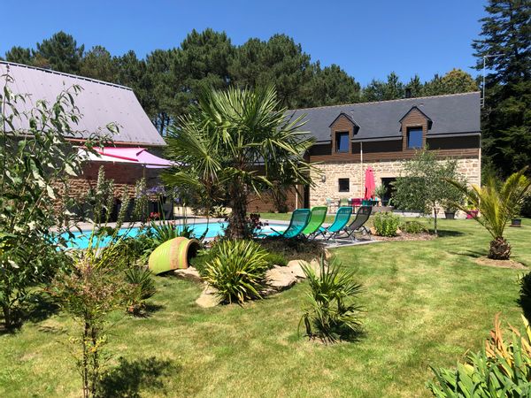 RESIDENCE *** AVEC PISCINE A LA CAMPAGNE