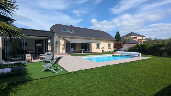 Maison spacieuse tout confort au pied des Pyrénées.