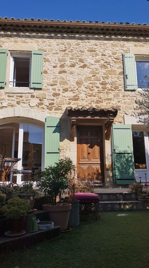 CHARMANTE MAISON DE VILLAGE AVEC JARDINET ET PETITE PISCINE