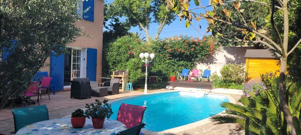 Marseille : quartier résidentiel,calme et verdoyant. Pas d'échange de moins d'une semaine.