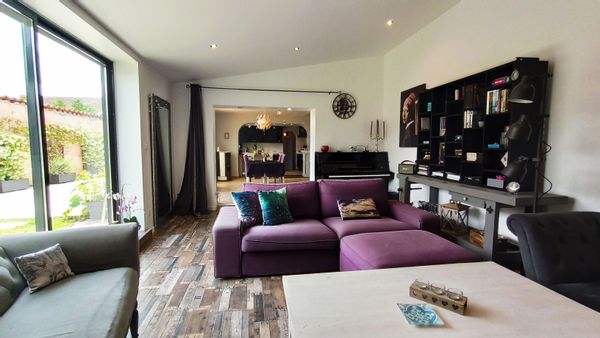 Maison climatisée avec piscine et studio indépendant proche grand lac et Lyon