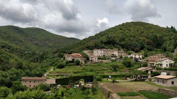"Mazeltop", la maisonnette en pierres au pied des Cévennes